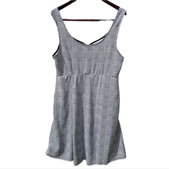 Torrid NWOT Houndstooth Scuba Skater Dress Black White Size 2X - Picture 2 of 9